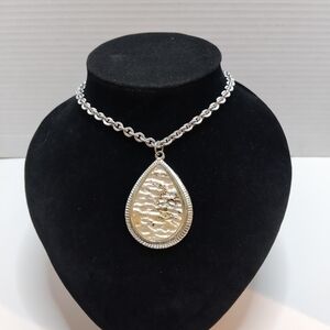 Retro 1969 Tranquility Sarah Coventry  Textured TearDrop Necklace BL/WH/SILVER